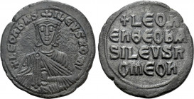 LEO VI THE WISE (886-912). Follis. Constantinople