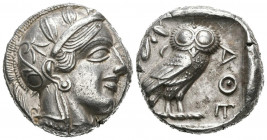 ATICA, Atenas. Tetradracma. (Ar. 17,17g/24mm). 454-404 a.C. (HGC 4, 1597; Kroll 8). Anv: Cabeza de Atenas con casco ornamentado a derecha. Rev: Búho e...