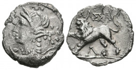 GALIA, Massalia. Dracma. (Ar. 1,93g/16mm). 130-121 a.C. (¿Marseilla 43/1 var?). Anv: Busto drapeado de Artemisa a izquierda portando arco y carcaj en ...