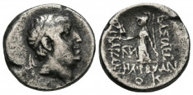 REYES DE CAPADOCIA, Ariobarzanes I Philoromaios. Dracma. (Ar. 3,26g/17mm). 96-63 a.C. Eusebia. (HGC 7, 846). Anv: Cabeza masculina laureada a derecha....