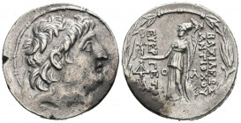 REYES DE CAPADOCIA, Antiocos VII Euergetes. Tetradracma. (Ar. 16,52g/29mm). 138-129 a.C. (HGC 9, 1069). Anv: Cabeza diademada de Antiochos VII a derec...