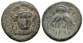 TROAS, Sigeion. Ae22. (Ae. 8,33g/22mm). 355-334 a.C. Anv: Busto drapeado de Atenas con casco de tres crestas de frente. Rev: Búho de doble cuerpo de f...