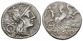 GENS CLOULIA. Denario. (Ar. 3,53g/18mm). 128 a.C. Roma. (Crawford 260/1; FFC 572). Anv: Cabeza de Roma a derecha, detrás corona de laurel, debajo leye...