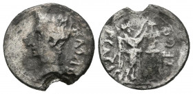 AUGUSTO. Quinario. (Ar. 1,41g/14mm). 25-23 a.C. Emérita Augusta. (RIC 1b). Anv: Cabeza de Augusto a izquierda, detrás leyenda: AVGVSTVS. Rev: Victoria...