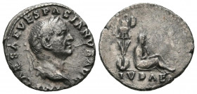 VESPASIANO. Denario. (Ar. 3,02g/17mm). 69-70 d.C. Roma. (RIC 1584). Anv: Cabeza laureada de Vespasiano a derecha, alrededor leyenda: IMP CAESAR VESPAS...