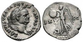 DIVO VESPASIANO. Denario. (Ar. 2,83g/19mm). 80-81 d.C. Roma. (RIC 364). Anv: Cabeza laureada de Divo Vespasiano, alrededor leyenda: DIVVS AVGVSTVS VES...