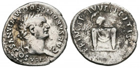 DOMICIANO. Denario (Ar. 3,19g/18mm). 80-81 d.C. Roma. (RIC 271). Anv: Busto laureado de Domiciano a derecha, alrededor leyenda: CAESAR DIVI F DOMITIAN...