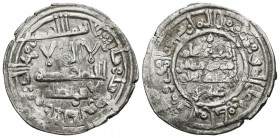 CALIFATO DE CÓRDOBA. Hisham II al-Muayyad. Dírham (Ar. 3,10g/23mm). 366H. Al-Andalus. Amir en II.A. (Vives 498; Frochoso 366.11d). MBC.