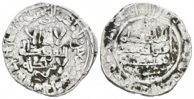 CALIFATO DE CORDOBA, Hisham II. Dirham (Ar. 3,10g/22mm). 379H. Andalus. Aunque el nombre de ceca sea al-Andalus el estilo y el tipo se refieren a acuñ...
