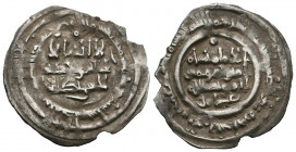 CALIFATO DE CÓRDOBA. Hisham II al-Muayyad. Dírham (Ar. 1,68g/24mm). 385H. Al-Andalus. Con Amir en II.A. (Vives 520). MBC+. Recorte marginal