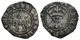 JUAN I (1379-1390). 1/2 Blanca del Agnus Dei (Ve. 0,77g/15mm). S/D. Sevilla. (FAB-562). Anv: cordero con estandarte y marca de ceca delante. Leyenda A...