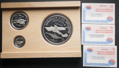 CONTEMPORANEO. Colección formada por 3 monedas de plata acuñadas por la FNMT en 1997. Valores de 25, 5 y 1 Euro en calidad Flor de Cuño y con temática...