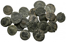 IMPERIO ROMANO. Lote compuesto por 25 pequeños bronces de emperadores del bajo imperio, distintas cecas y valores. A EXAMINAR.