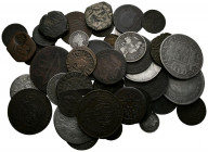 MONARQUIA ESPAÑOLA. Conjunto formado por 55 monedas de cobre y plata acuñadas entre los reinados de Felipe IV e Isabel II. Diferentes módulos, fechas,...
