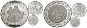 CONTEMPORÁNEO. Precioso conjunto de 3 piezas en plata acuñadas en 2001 dedicadas a la Casa de la Moneda de Segovia. Valores de 10.000 Pesetas (Cinquen...