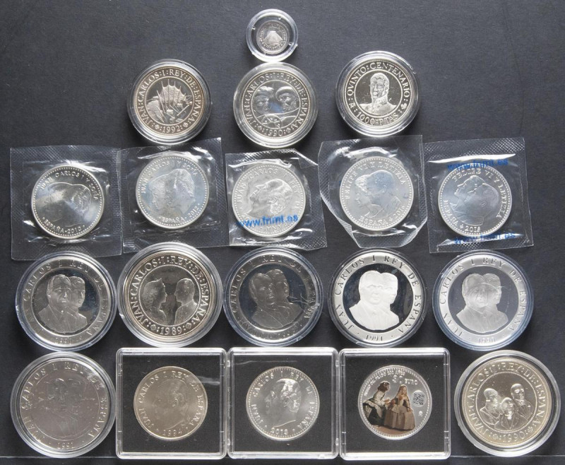 CONTEMPORÁNEO. Conjunto de 19 monedas conmemorativas españolas en plata de difer...