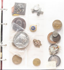 MEDALLAS. Magnífica colección formada por decenas de medallas de ídole político, religioso y militar. Diferemtes épocas, materiales así como estados d...