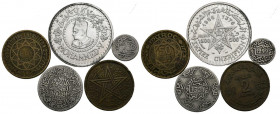 MARRUECOS. Conjunto formado por 5 monedas de diversos valores, años y materiales entre ellos la plata. Diferentes estados de conservación. A EXAMINAR....