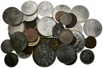 PORTUGAL. Interesante conjunto compuesto por 53 monedas portuguesas del S. XX. Variedad de módulos y fechas destacando un gran número de piezas en pla...