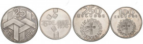 MONEDAS EXTRANJERAS. Set compuesto por 2 monedas portuguesas de plata de 100 y 250€ Escudos. Conmemoración del 25 de Abril de 1974. Acuñadas en 1976. ...