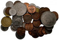 MONEDA EXTRANJERA. Conjunto de 47 monedas de diferentes países, módulos, materiales así como estados de conservación. A EXAMINAR