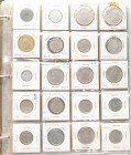MONEDAS EXTRANJERAS. Amplia y bonita colección de cientos de monedas extranjeras repartidas en 4 álbumes y una caja. El conjunto incluye piezas de una...