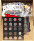 Interesante conjunto formado por decenas de monedas que podemos dividir en tres bloques diferente: una representanción de moneda española que abarca d...