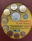 Repubblica di San Marino - Monetazione in Euro (dal 2001) Serie 2007 composta da 9 Valori comprensivo del 5 Euro in Ag - In Folder - Confezione di car...