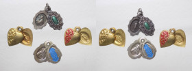 Gruppo di quattro medagliette votive con la Vergine e Sant'Antonio da Padova - materiali vari

n.a.

Note: Worldwide shipping