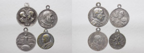 Gruppo di quattro medagliette votive con Pio XI e Giovanni XXIIII - metalli vari 

n.a.

Note: Shipping only in Italy