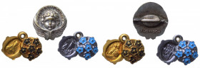 Gruppo di tre medagliette votive con la Vergine e Gesù - metalli vari

n.a.

Note: Worldwide shipping