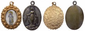 Gruppo di due medagliette votive con Gesù e la Vergine Maria, la seconda datata al 1954 - materiali vari

n.a.

Note: Worldwide shipping