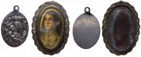 Gruppo di due medagliette votive con una Santa e la Vergine Maria - materiali vari 

n.a.

Note: Worldwide shipping