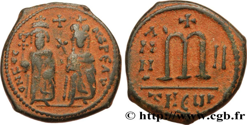 PHOCAS and LEONTIA
Type : Follis 
Date : an 2 
Mint name / Town : Theoupolis (An...