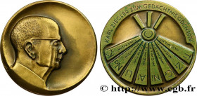 SCIENCE & SCIENTIFIC
Type : Médaille, Karl Ziegler  
Date : 1974 
Metal : bronze 
Diameter : 55  mm
Weight : 75,12  g.
Edge : lisse 
Puncheon : sans p...