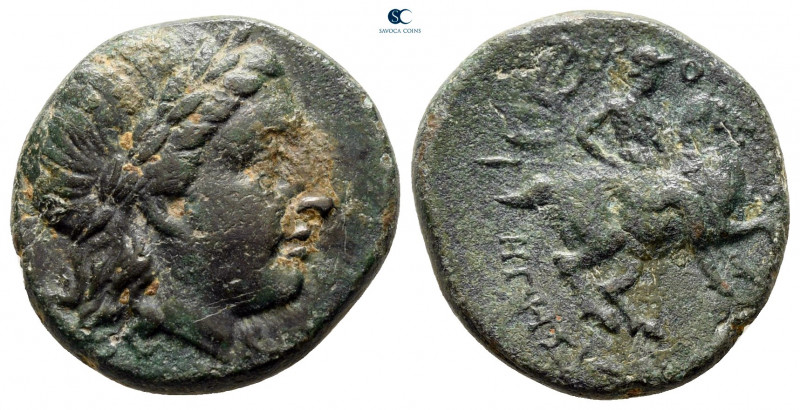 Ionia. Kolophon circa 350-250 BC. 
Bronze Æ

18 mm, 5,08 g



very fine
