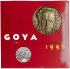 1996. Goya. Expositor con una medalla en bronce y una moneda de 2000 pesetas. Incluye 100 pesetas del 2001 "Hispania". EBC/S/C.