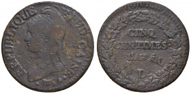 FRANCIA. Direttorio (1795-1799). 5 centimes, ribattuto su 10 cent (surfrappe du Décime) L'An. 5 D (Lyon). Cu. Gadoury 125.
qBB