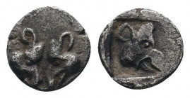 LESBOS.Uncertain mint.(5th century BC).Obol.

Obv : Confronted boars' heads.

Rev : Head of boar left within incuse square.
BMC 4 var.

Condition : Ve...