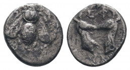 IONIA.(Circa 390-325 BC).AR Diobol.Ephesos.

Obv : Bee.

Rev : EΦ.
Confronted heads of stags.
SNG Copenhagen 242-243; SNG Kayhan I 194-207.

Condition...