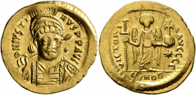 Justin I, 518-527. Solidus (Gold, 21 mm, 4.50 g, 6 h), Constantinopolis, 519-527. D N IVSTINVS P P AVG Pearl-diademed, helmeted and cuirassed bust of ...