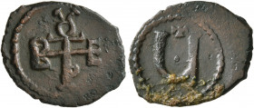 Tiberius II Constantine (?), 578-582. Pentanummium (Bronze, 18 mm, 1.80 g, 6 h), uncertain mint, possibly Antiochia. Monogram of 'Tiberius'. Rev. Larg...