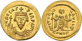 Phocas, 602-610. Solidus (Gold, 21 mm, 4.48 g, 6 h), Constantinopolis, 603-607. o N FOCAS PЄRP AVI Draped and cuirassed bust of Phocas facing, wearing...