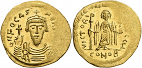 Phocas, 602-610. Solidus (Gold, 22 mm, 4.51 g, 7 h), Constantinopolis, 603-607. O N FOCAS PERP [AVI] Draped and cuirassed bust of Phocas facing, weari...