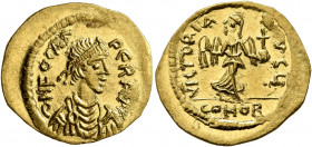 Phocas, 602-610. Semissis (Gold, 19 mm, 2.14 g, 7 h), Constantinopolis, 607-610. δ N FOCAS PЄR AVG Pearl-diademed, draped and cuirassed bust of Phocas...