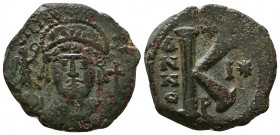 Justin II. 565-578. Æ Half Follis . Theoupolis (Antioch) mint, 3rd officina. Dated RY 1 (565/6). Helmeted and cuirassed bust facing, holding Victory o...