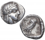 454-404 a.C. Atica. Atenas. Tetradracma. 16,98 g. Cabeza de Atenea a derecha, con casco ático con cresta, adornado con tres hojas de olivo sobre la vi...