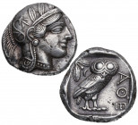 454-404 aC. Ática. Atenas. Tetradracma. HGC 4, 1597. Ag. 17,19 g. Cabeza de Atenea a derecha, con casco ático con cresta, adornado con tres hojas de o...