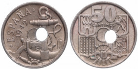 1949*56. Franco (1939-1975). 50 Céntimos . A&C 26. Cu-Ni. Error Agujero desplazado 4 mm. SC. Est.80.