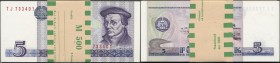 Deutschland - DDR: Komplettes fortlaufend nummeriertes Bündel 100 Stück 5 Mark 1975 Ro. 361 in Erhaltung: UNC. (100 Banknoten)